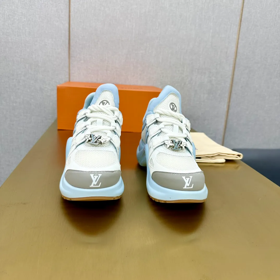👟👟Ex-factory price 760👟👟LV donkey brand casual sports dad shoes. The bold and avant-garde design➕the distinctive wavy outsole is charming in the entire fashion circle. It is synonymous with new trends and trends. It is to be called the coolest casual sports shoe in history. Whoever wears it will become the most handsome person who turns heads. The height of the heel is about 5.5cm, and the heel is about 8mm.  🌸Imported fabrics🐂leather➕Imported🐐leather➕Imported T👟👟Ex-factory price U splicing 🌸Inner lining imported mesh fabric➕Cowhide lining Outsole vacuum foaming and T👟👟Ex-factory price U combination 🌸 Size women's size 35-41